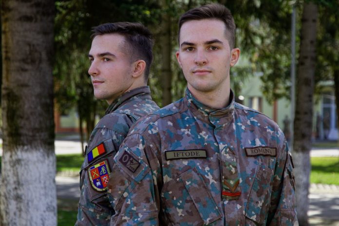 foto studenti gemeni academia militara sibiu