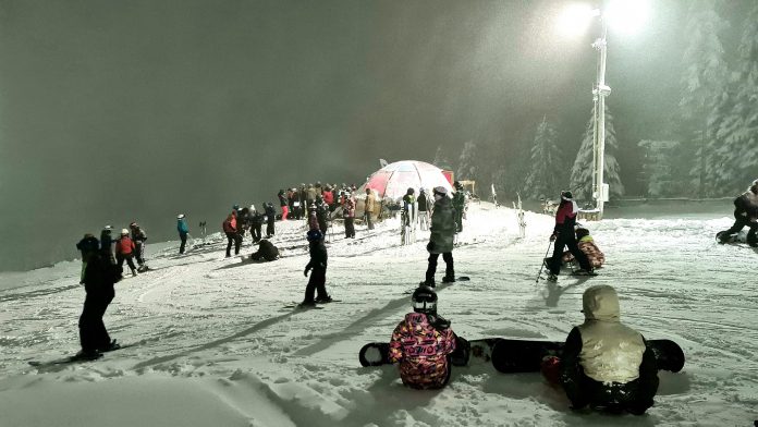 foto turisti paltinis arena platos