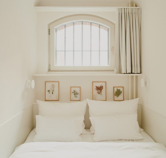 foto camera de hotel intr-o fosta inchisoar Germania sursa Facebook