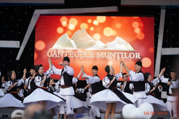 foto cantecele muntilor sursa junii sibiului