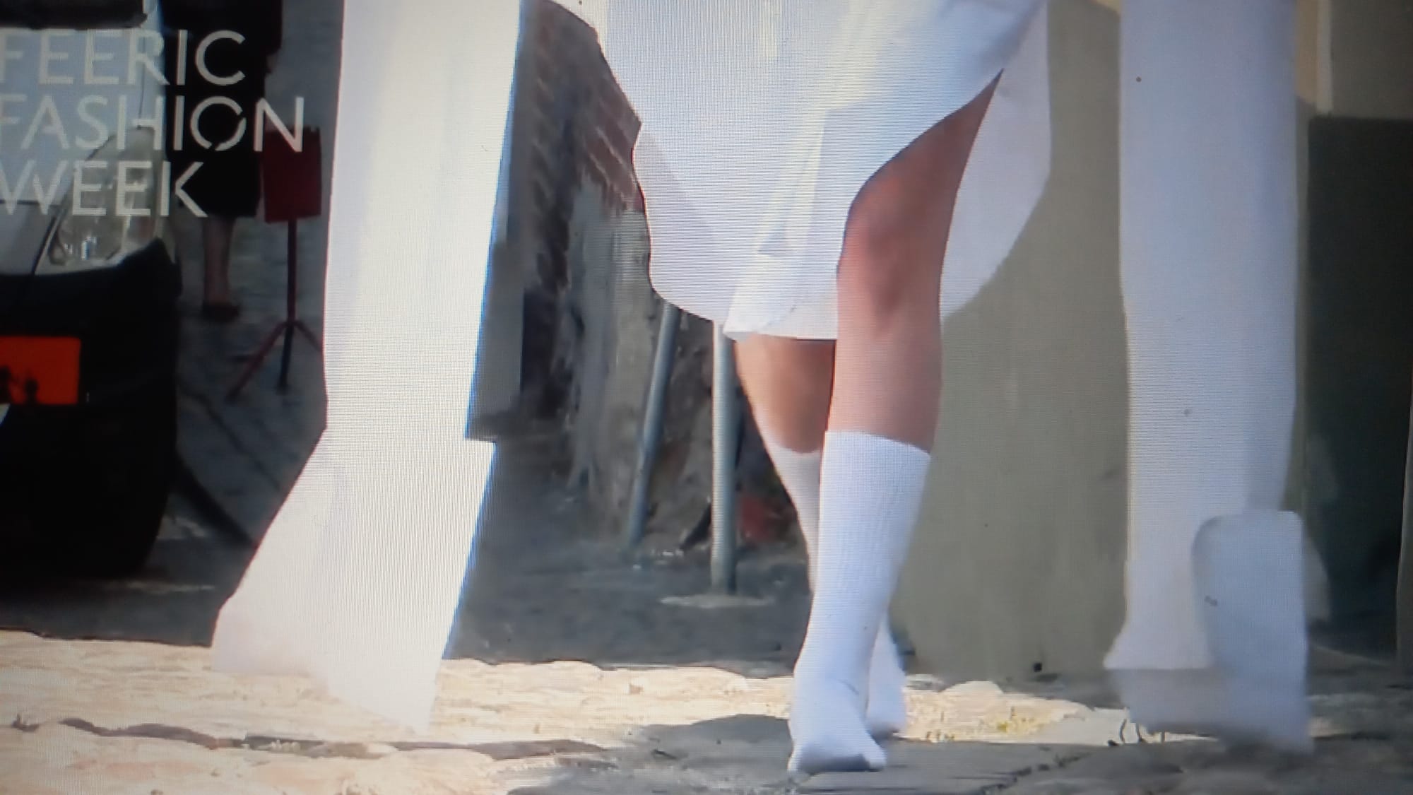 VIDEO IMAGINEA ZILEI LA SIBIU: Defilare de modă … în şosete