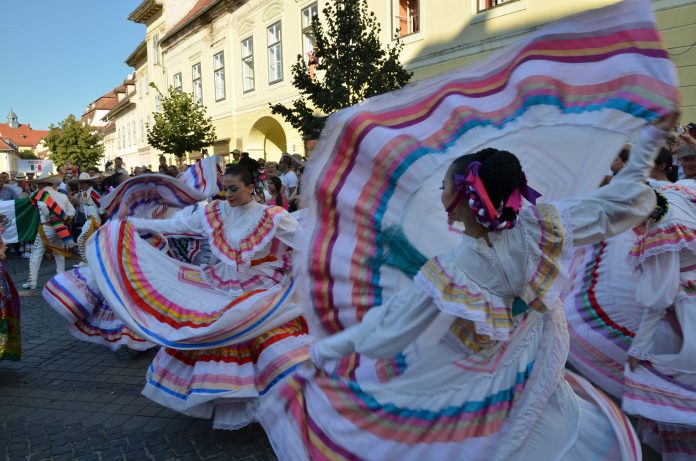 foto parada portului popular Festivalul Cântecele Munţilor sursa Facebook