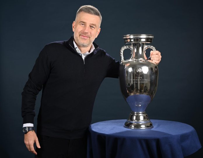 foto antrenorul echipei nationale a Romaniei Edward Iordanescu